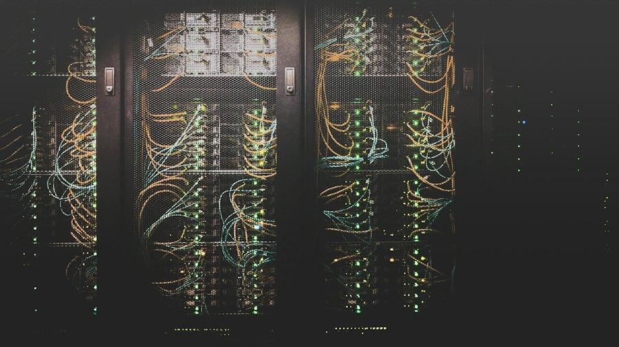 Rack de servidores y cableado de red